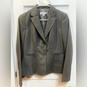 Kasper two-button blazer in Pearl Grey/Gray Size 6 Professional Career Wear